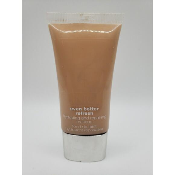 Clinique Even Better Refresh Hydrating Repairing Makeup, CN62 Porcelein Beige - Picture 1 of 4